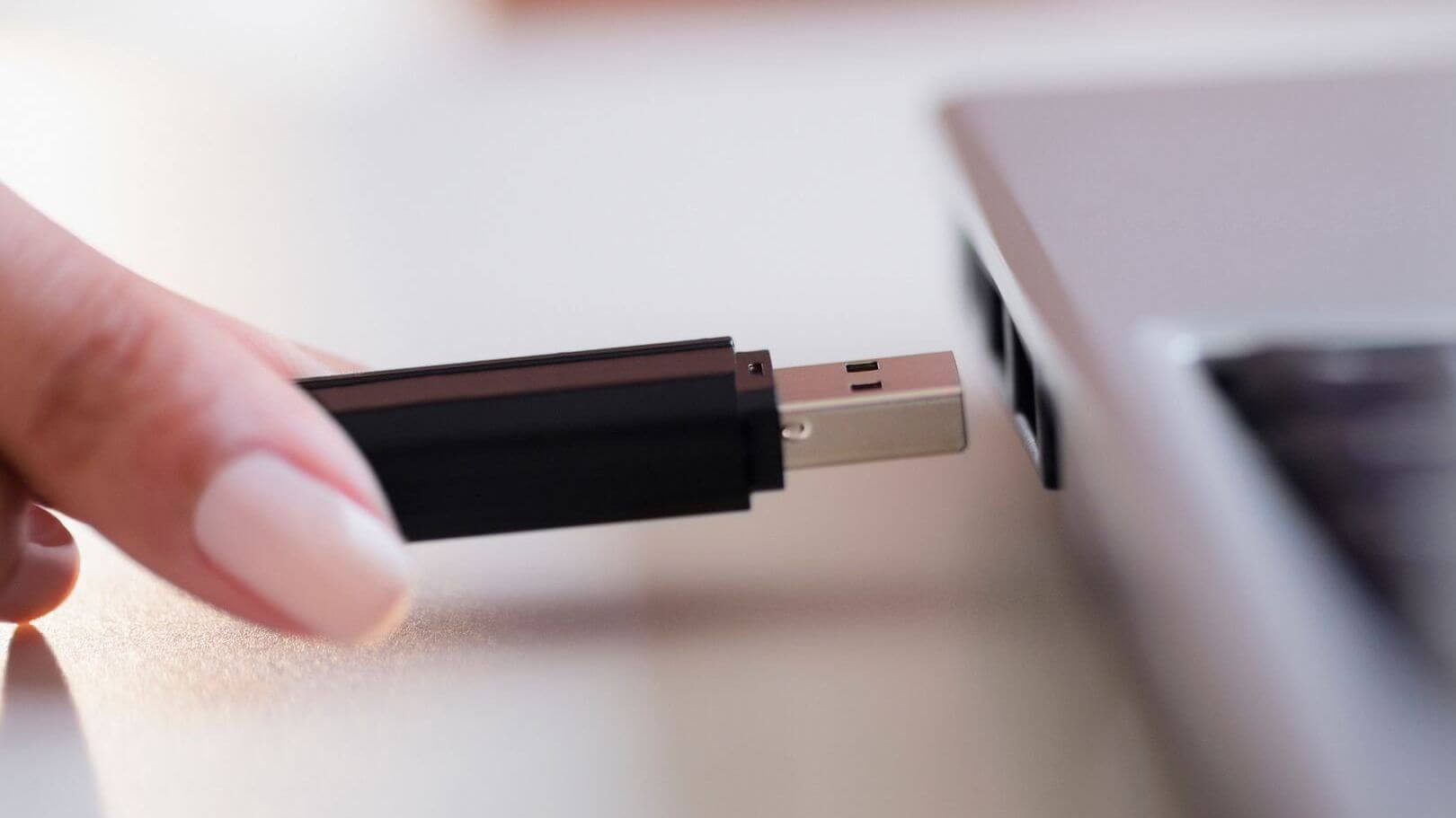 Kết nối ổ USB ở cổng khác