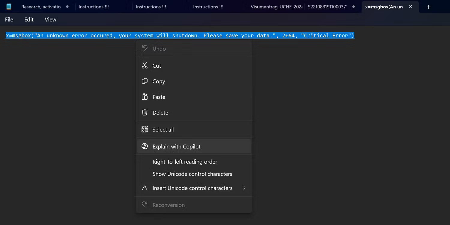 Explain with Copilot được hiển thị trong Windows Notepad bên cạnh văn bản được highlight